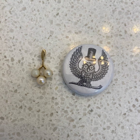 Antique Small 3 Pearl 14k Gold Pendant - Picture 6 of 6